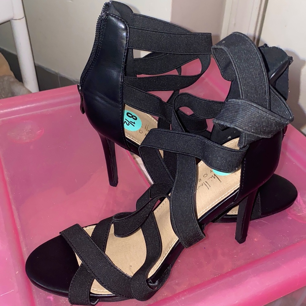 Nicole Miller black heels